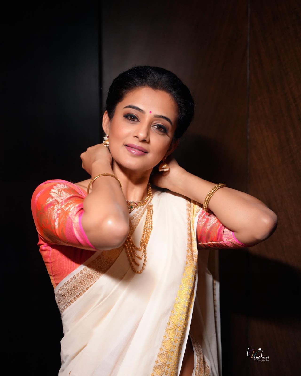 Kerala Actress Priyamani in Onam Special White Saree02